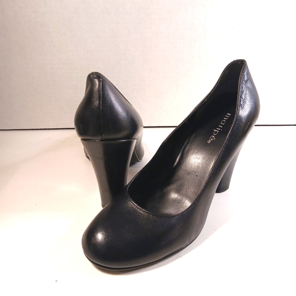 Maripe' Black Leather Round Toe 4" Heel Sz 8
